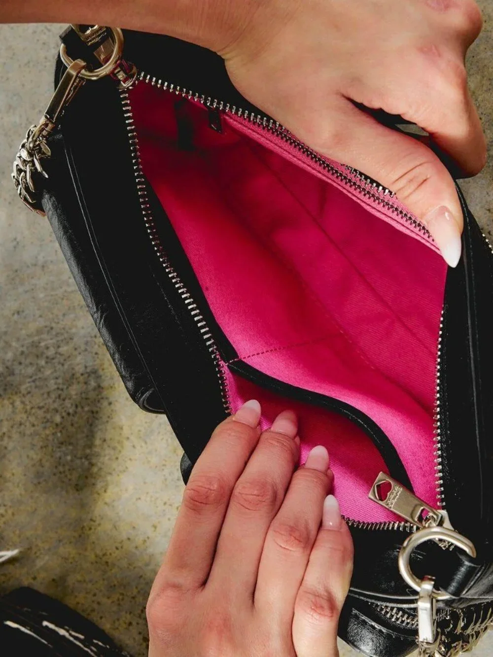 Good Totes Girlfriend Material Cargo Pochette - Black, silver hardware